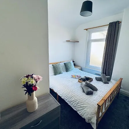 Harrington House - 6 Bedrooms * Workington