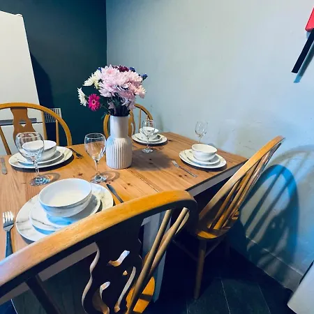 Harrington House - 6 Bedrooms * Workington