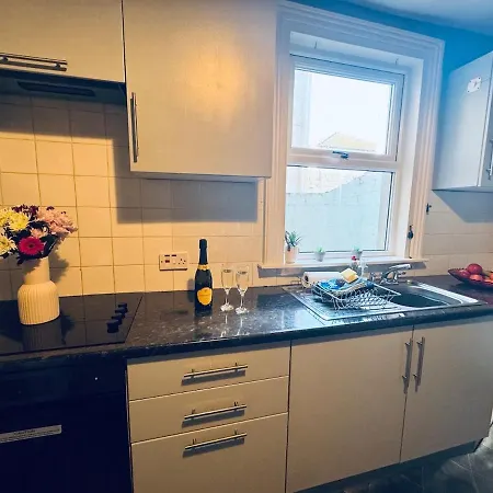 Holiday home Harrington House - 6 Bedrooms *